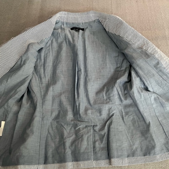 [6]Ann Taylor Navy and White Striped Cotton Blend Light Blazer - Picture 4 of 12